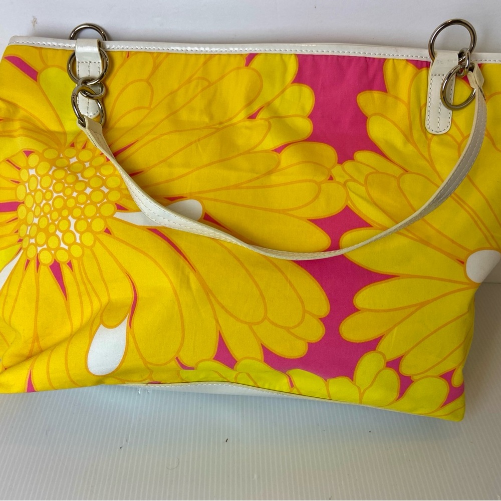 Relic Yellow and Pink Daisy Floral Shoulder Tote Bag Purse White Vinyl Trim